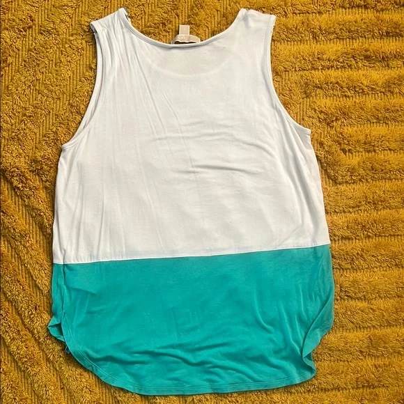 White and Teal Sleeveless Top - Picture 2 of 5
